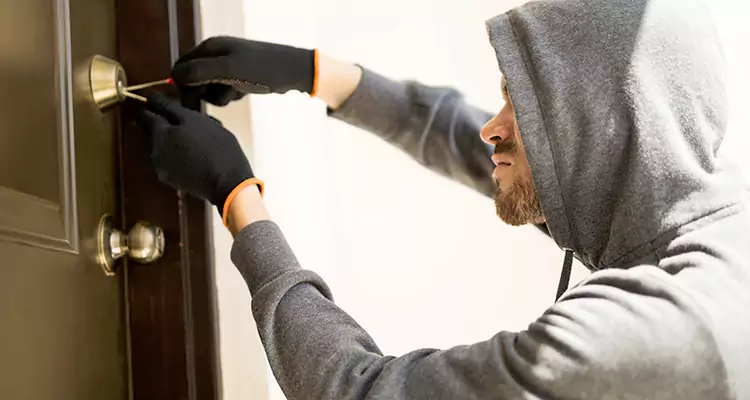 Emergency Motel Lock Repairs—Available 24/7 in Kissimmee, FL